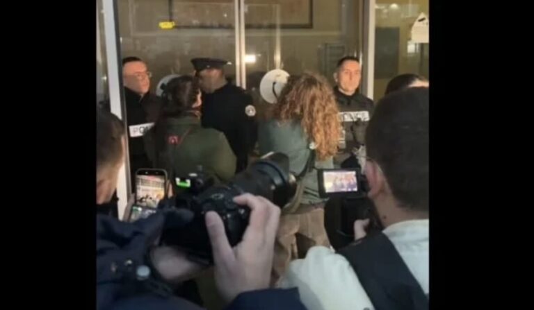 Protestuesit bllokojnë hyrjen e Ministrisë së Drejtësisë: Kërkohet drejtësi për Arlinda Zekajn