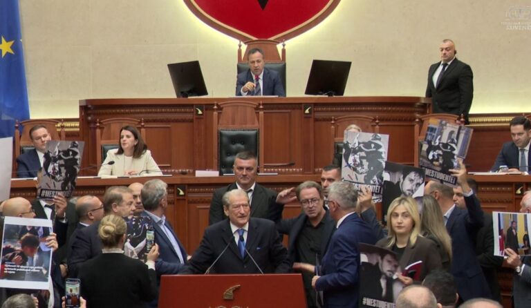 Kuvend, Berisha-maxhorancës: Meritoni gazin lotsjellës/Peleshi i heq të drejtën e fjalës për sot!