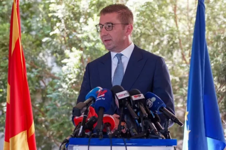 Mickoski kundër shkurtimit të festave: Të respektohen të drejtat e fituara të punëtorëve